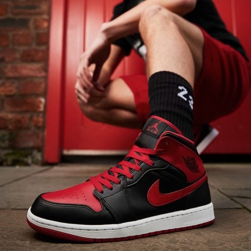 Air Jordan 1 Mid Alternate Bred