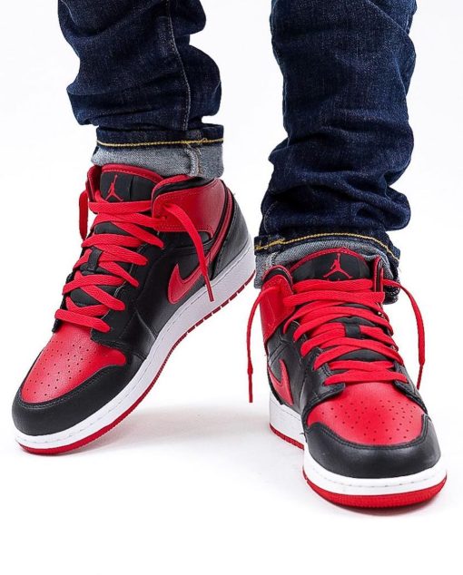 Air Jordan 1 Mid Alternate Bred