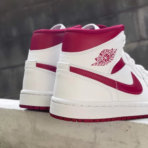 Air Jordan 1 Mid ‘Reverse Chicago’