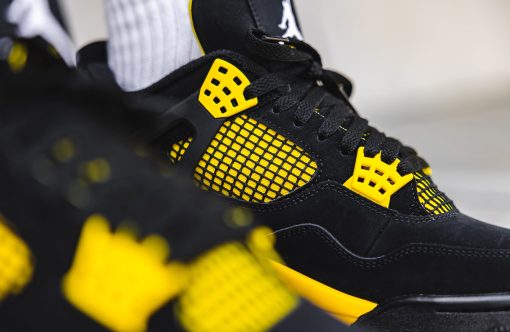 Air Jordan 4 Retro ‘Thunder’