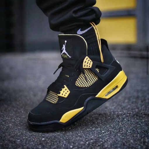 Air Jordan 4 Retro ‘Thunder’