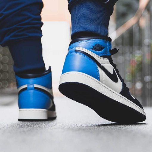 Air Jordan 1 Retro High OG ‘Obsidian’ UNC