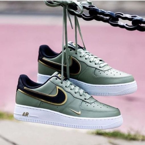 AIR FORCE 1 ’07 LV8 ‘METALLIC SWOOSH PACK – OIL GREEN’