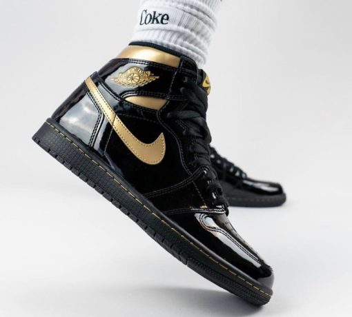 Air Jordan 1 Retro High OG “Black Metallic Gold”