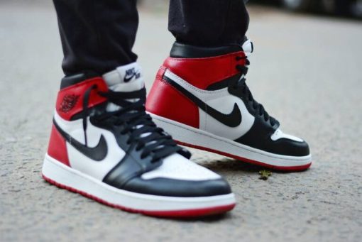 Air Jordan 1 Retro High OG ‘Black Toe’