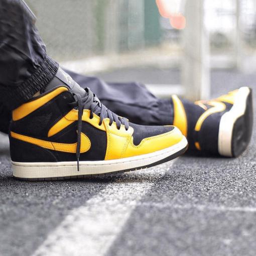 Air Jordan 1 Retro Mid ‘Reverse New Love’